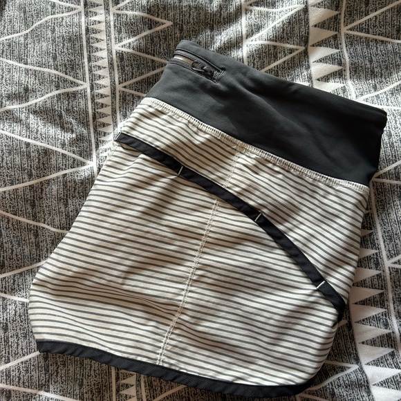 Lululemon running short - Picture 3 of 3